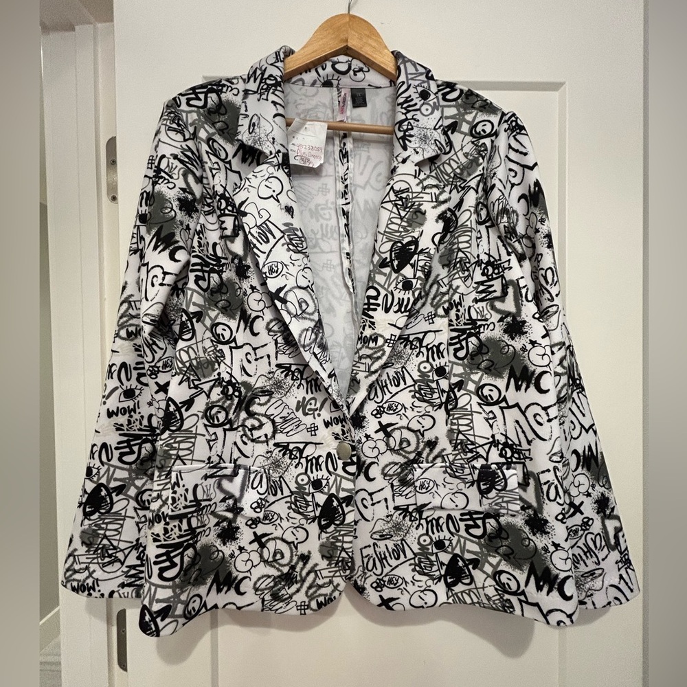 Love By Design Black and White Graffiti Blazer 1XL stretchy knit material